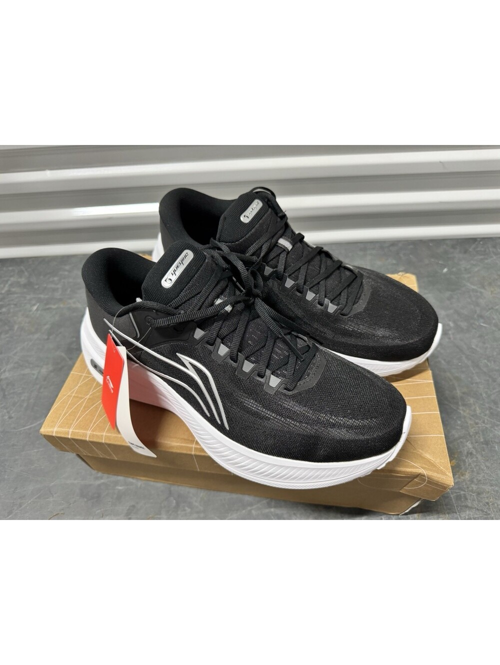 Li-Ning Yueying 5 Sneaker - Men’s Size 11 - Regular Width - Brand New In Box!